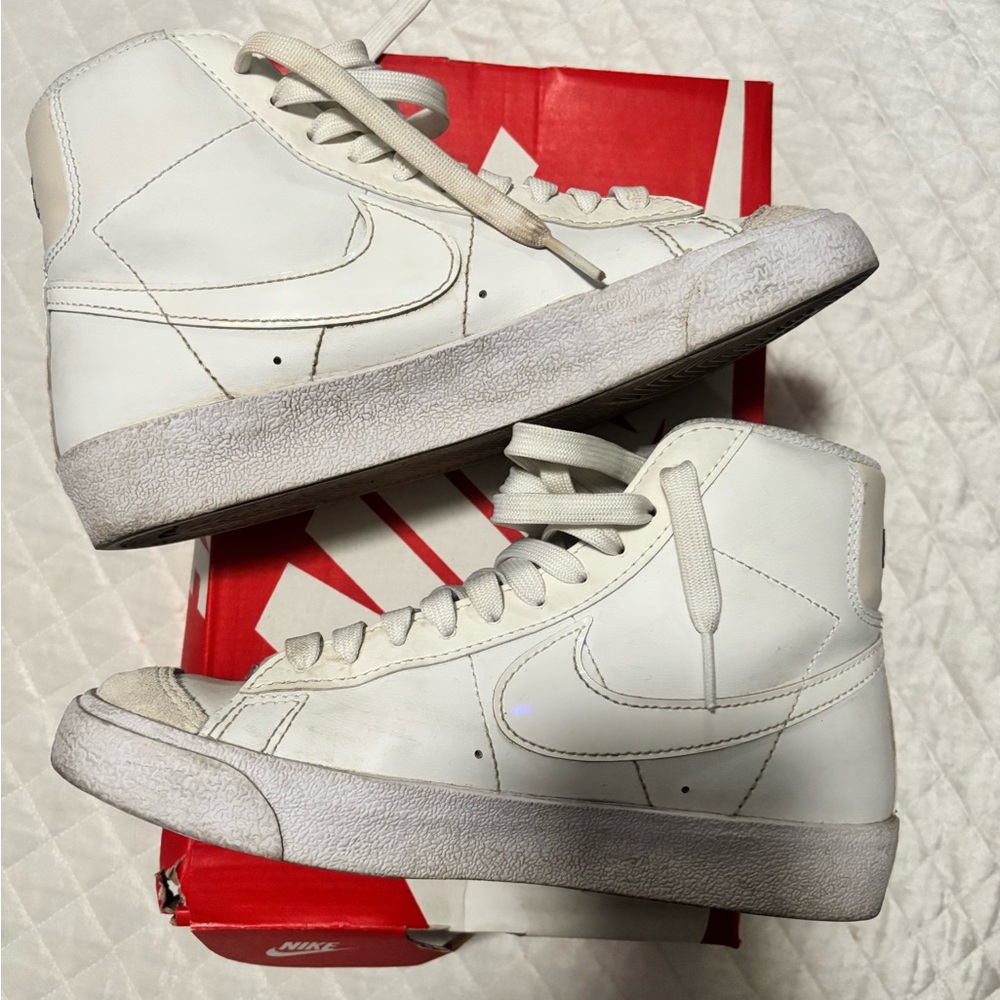 Nike Blazer Mid 
Summit white/Clear